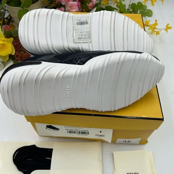 Women’s Fendi unisex chunky Limited edition sneakers, size 7 fits 9 women’s - Picture 8 of 9